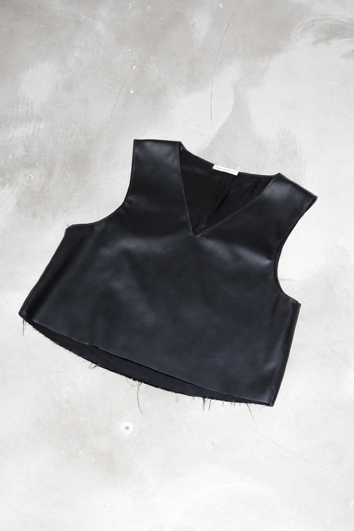 Black Classic V Top