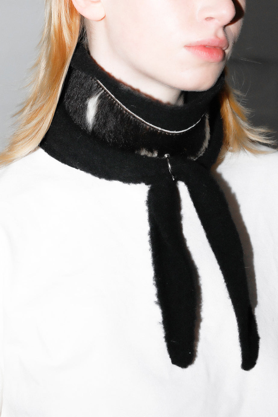 Patched Neck Scarf Black&White